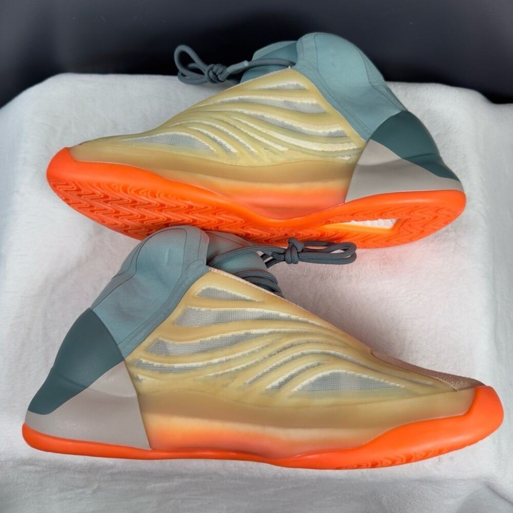Yeezy Quantum ‘Hi-Res Coral’ | HP6595 | 11M - Picture 7 of 16